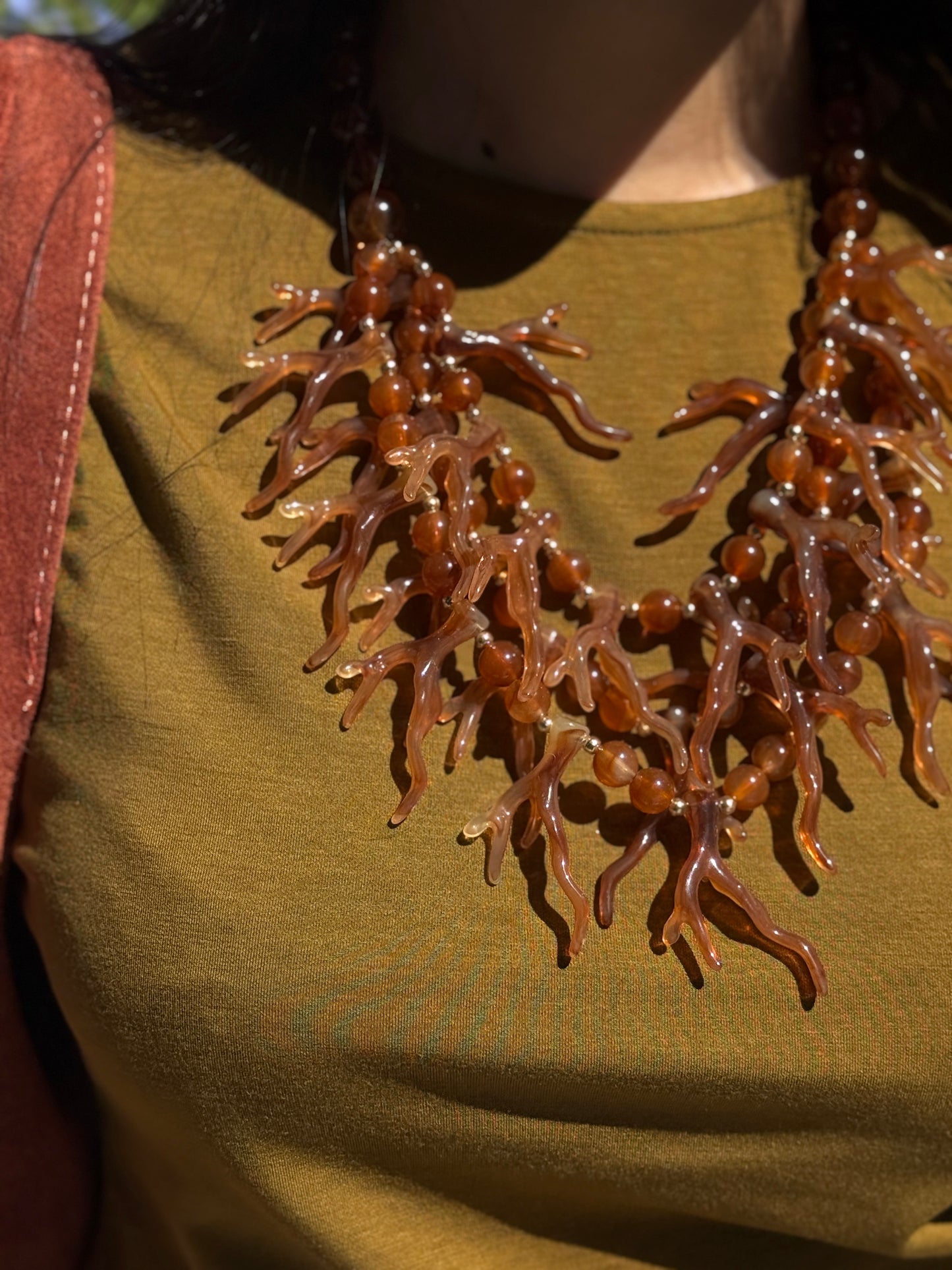 COLLAR CORALES BROWN