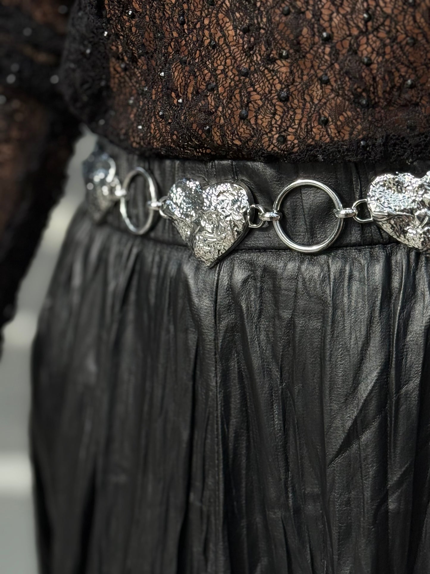 CINTURON CORAZONES PLATEADOS