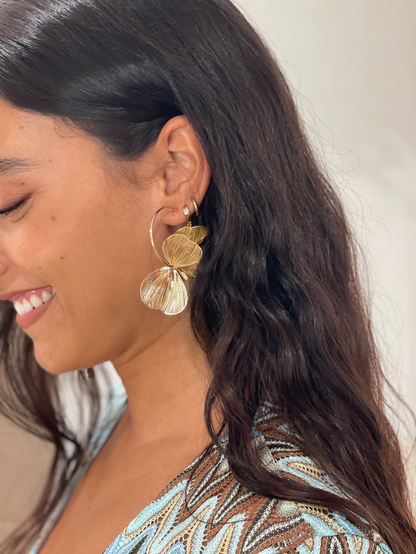 PENDIENTES FLOR DORADA
