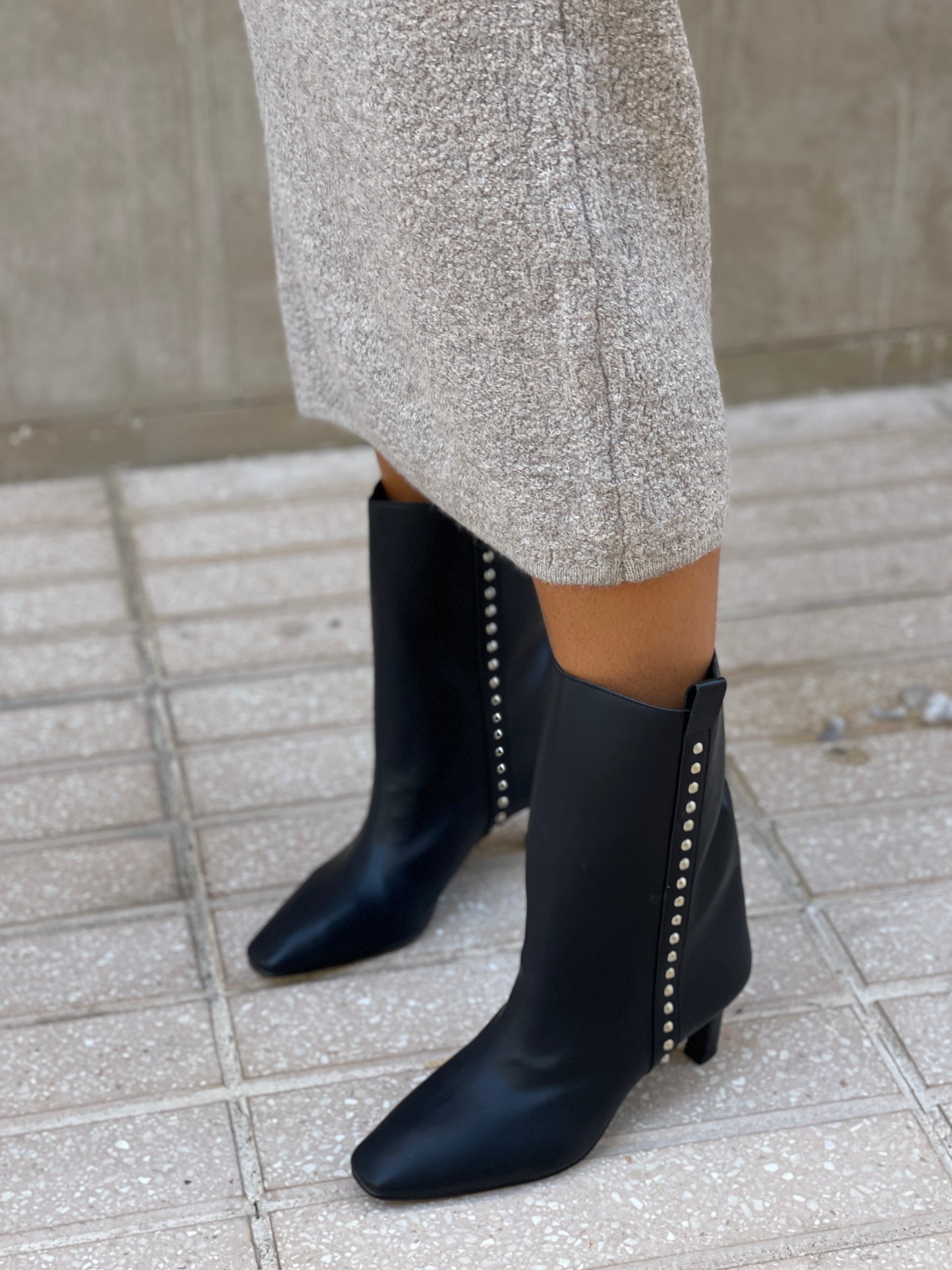 BOTIN BLACK TACHAS