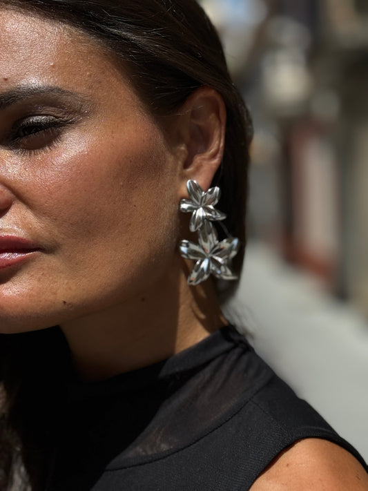 PENDIENTES FLOR PLATEADOS