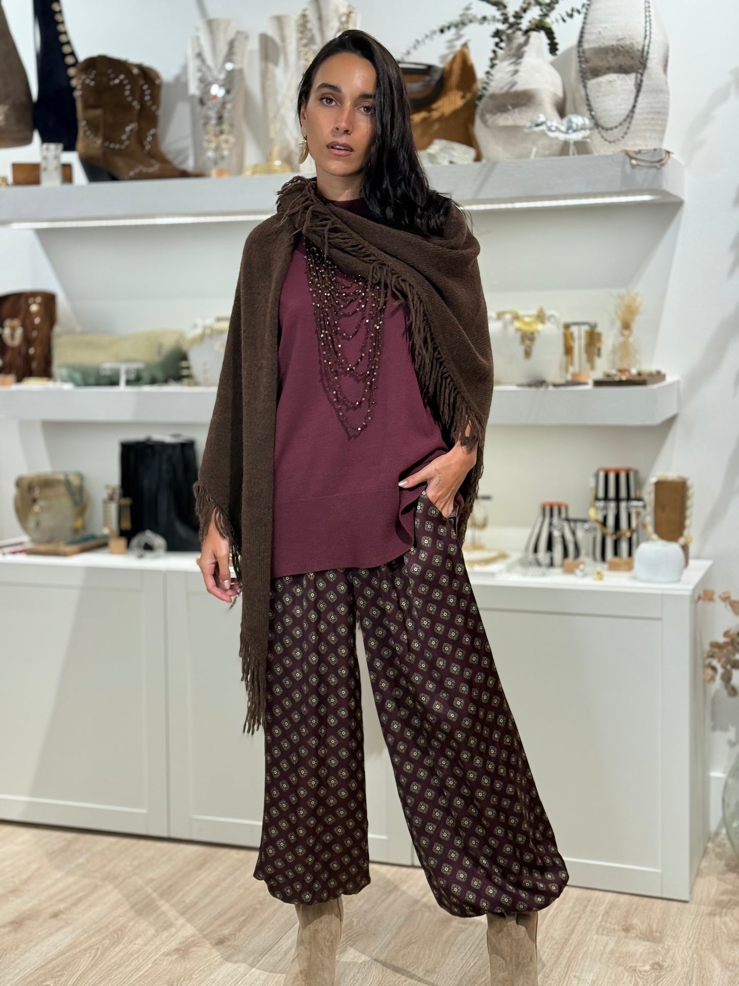 PANTALON SATINADO ESTAMPADO BURDEOS