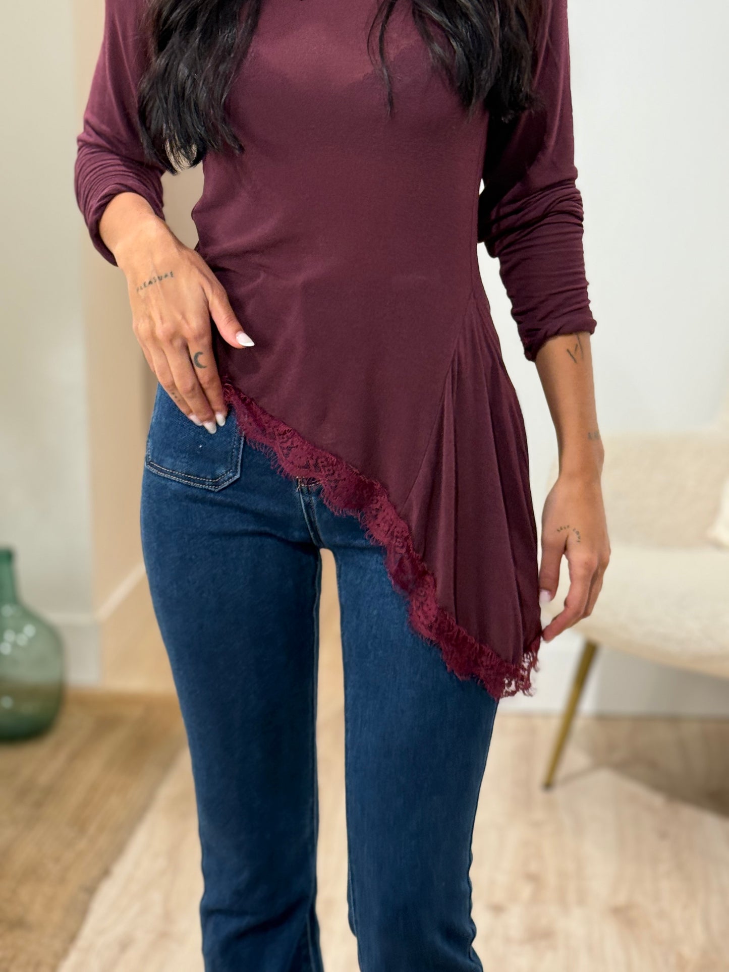 CAMISETA ENCAJE BURDEOS