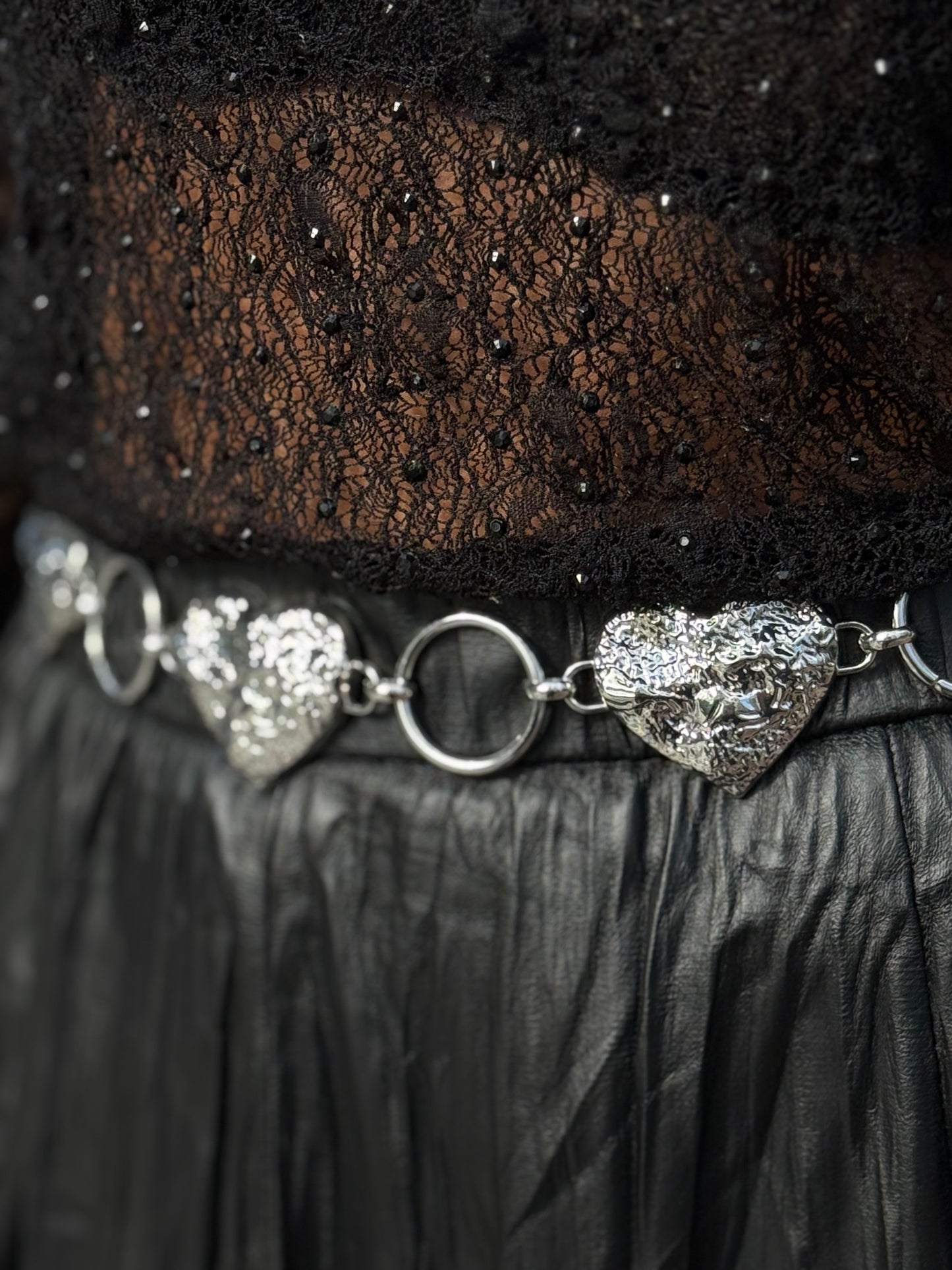 CINTURON CORAZONES PLATEADOS