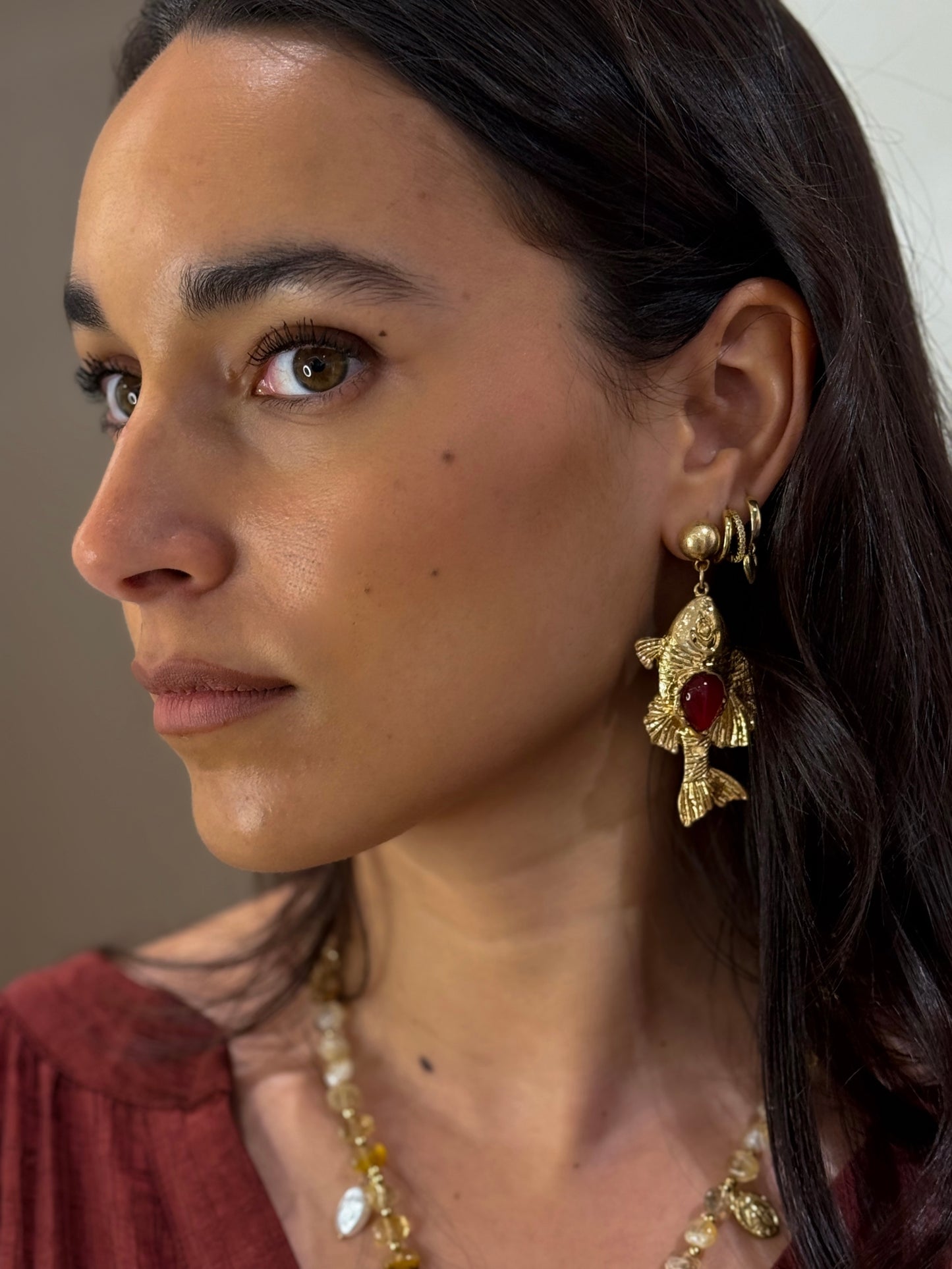 PENDIENTES PEZ PIEDRA