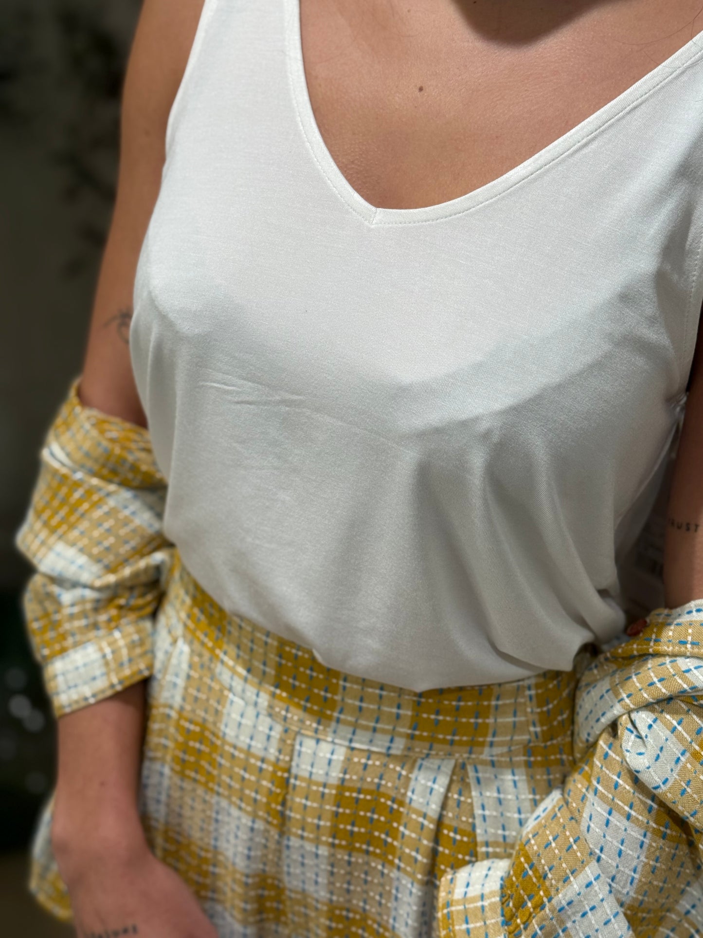 BASIC WHITE