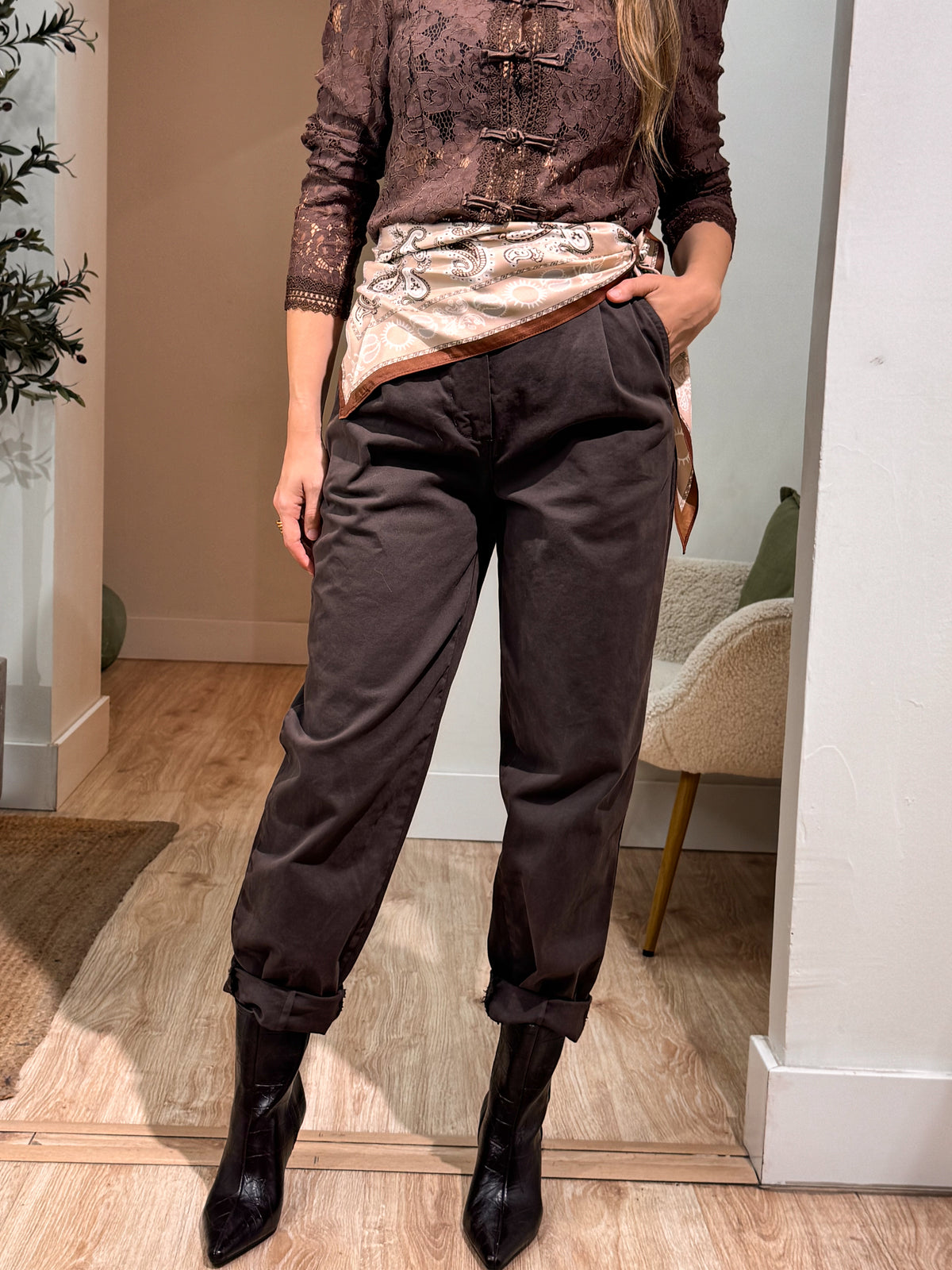 SLOUCHY MARRÓN